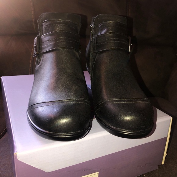 Black leather ankle boots 6.5  with box - Picture 3 of 9